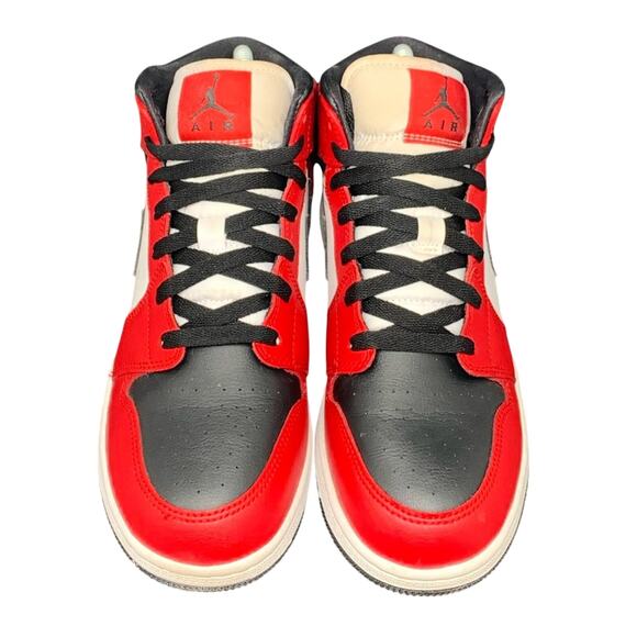 Jordan 1 Mid Chicago Black Toe Basketball Shoes 554725-069 Women’s Sz 8 - Picture 2 of 10